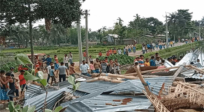 আসামে উচ্ছেদ অভিযানে বাংলাভাষী মুসলিমদের ঘরবাড়ি গুঁড়িয়ে দেওয়া হচ্ছে