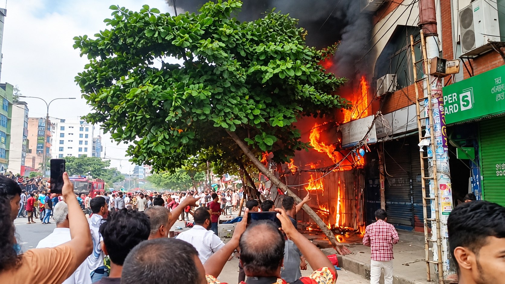 মিরপুরে উচ্ছেদ অভিযান ঘিরে তীব্র উত্তেজনা, সংঘর্ষের পর আগুন